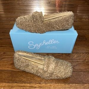 Seychelles Cloudy Faux Shearling Covered Loafers Tan Soft, Fluffy Women’s 8 NEW